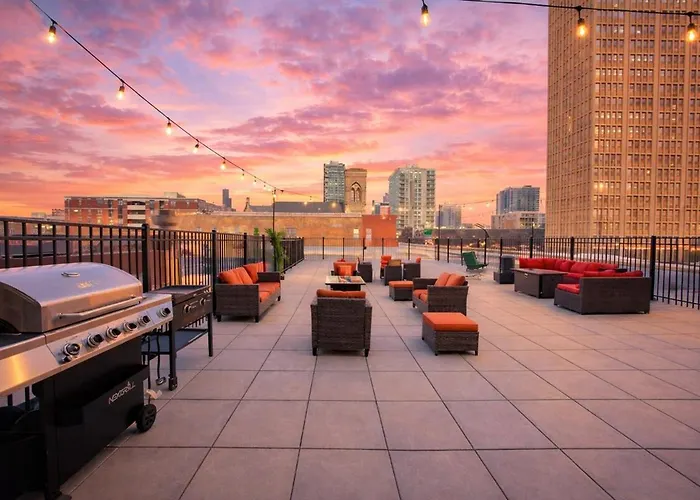 Spacious 5br Luxury Perfect For Group Sleeps 12 Near Mccormick Place, Grant Park And Soldier Field *