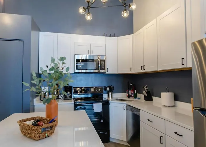 Spacious 5br Luxury Perfect For Group Sleeps 12 Near Mccormick Place, Grant Park And Soldier Field