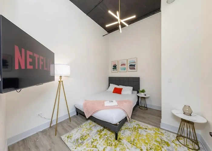 Spacious 5br Luxury Perfect For Group Sleeps 12 Near Mccormick Place, Grant Park And Soldier Field Apartment