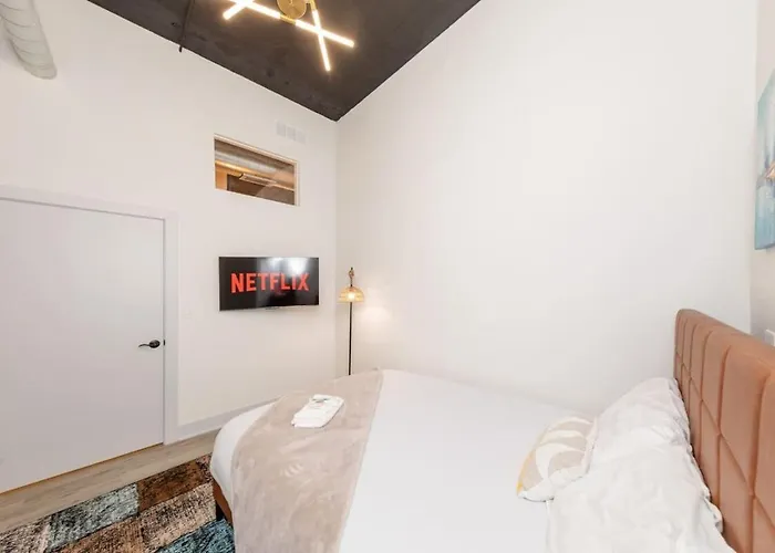 Spacious 5br Luxury Perfect For Group Sleeps 12 Near Mccormick Place, Grant Park And Soldier Field