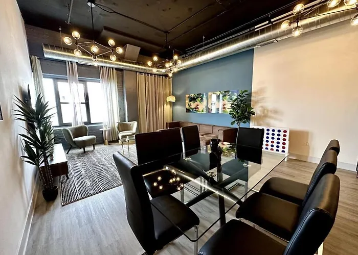 Spacious 5br Luxury Perfect For Group Sleeps 12 Near Mccormick Place, Grant Park And Soldier Field